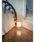 Lampe à poser grillagée bambou et soie