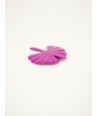 Brooch ginkgo in black horn and fuchsia lacquer