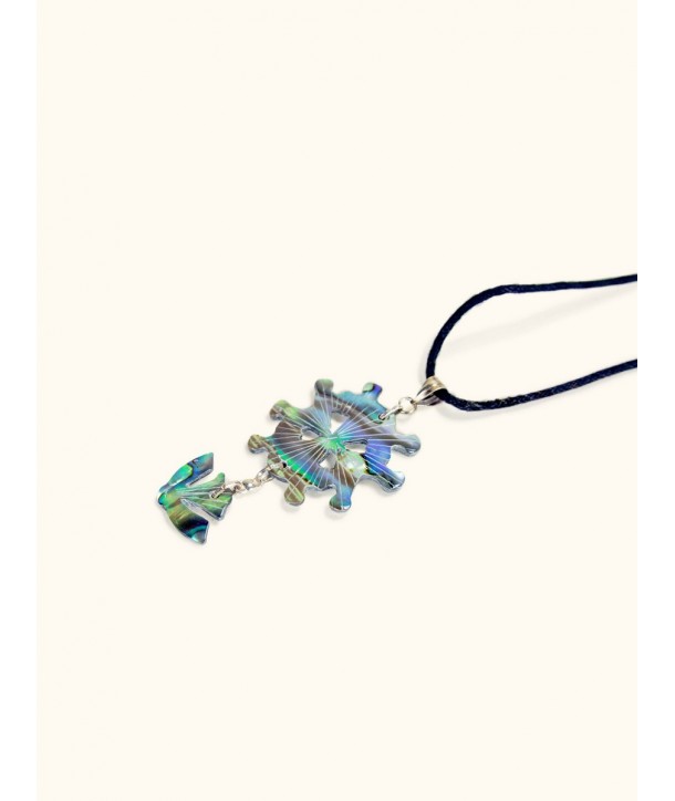 Pendentif croix huguenote en nacre essence sur cordon coton