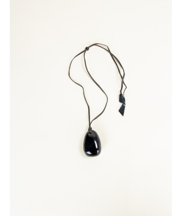 Pendentif poire en corne noire