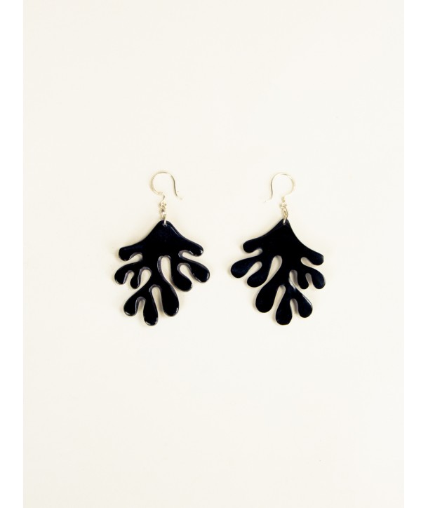 Coral earrings in plain black horn