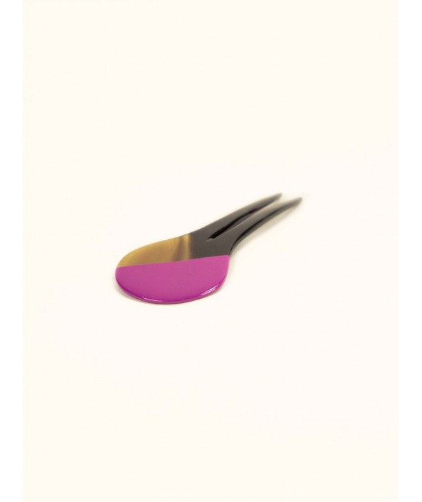 Double round hair pick in blond horn and fuchsia lacquer