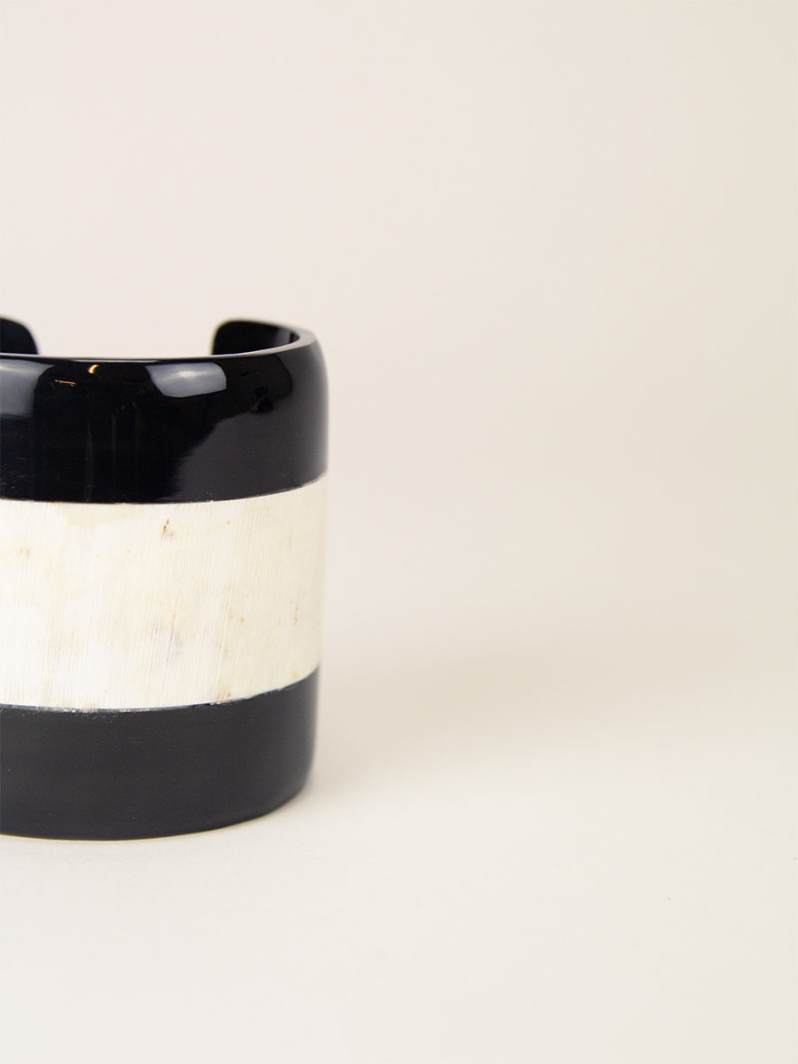 Cuff in blond and black horn 2