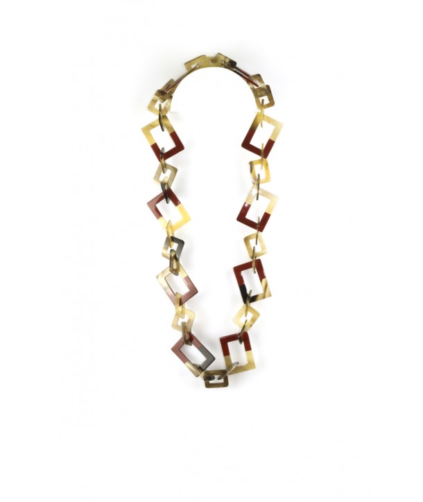 Long necklace with small and large rectangular rings lacquered in red