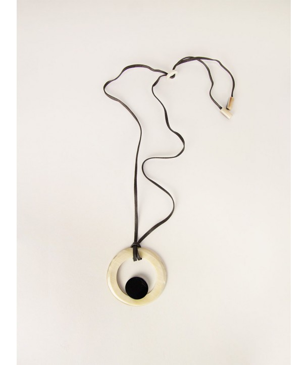 Ring Pendant in blond horn with a small black disc