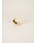 Comma bracelet in blond horn