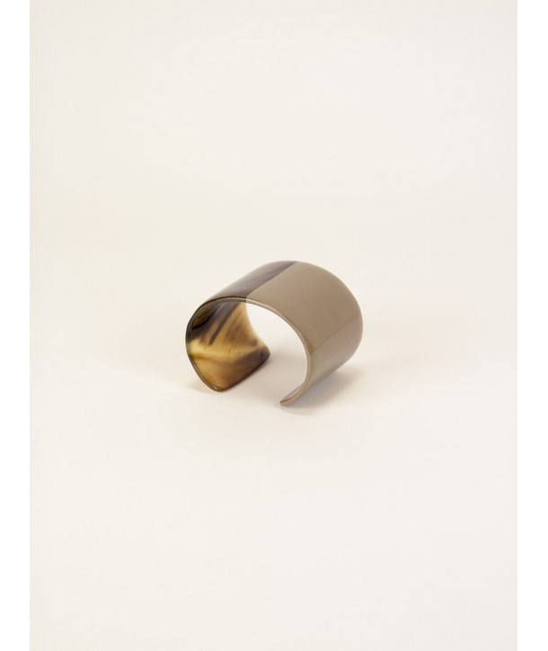 Cream-coffee lacquered natural horn cuff