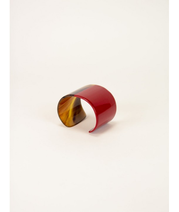 Red-lacquered natural horn cuff