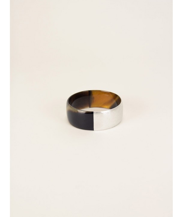 Silver lacquered flat bracelet in horn