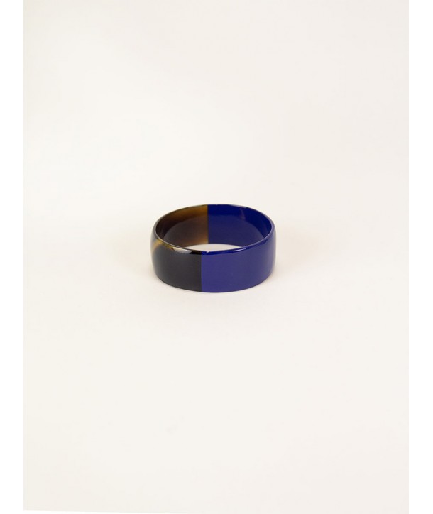 Indigo blue lacquered flat bracelet in horn