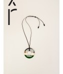 Pendentif anneau sabot de buffle et laque couleur beige et kaki