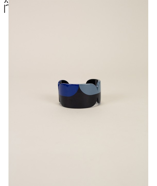 Nymph cuff in black horn and Blue lacquer trio