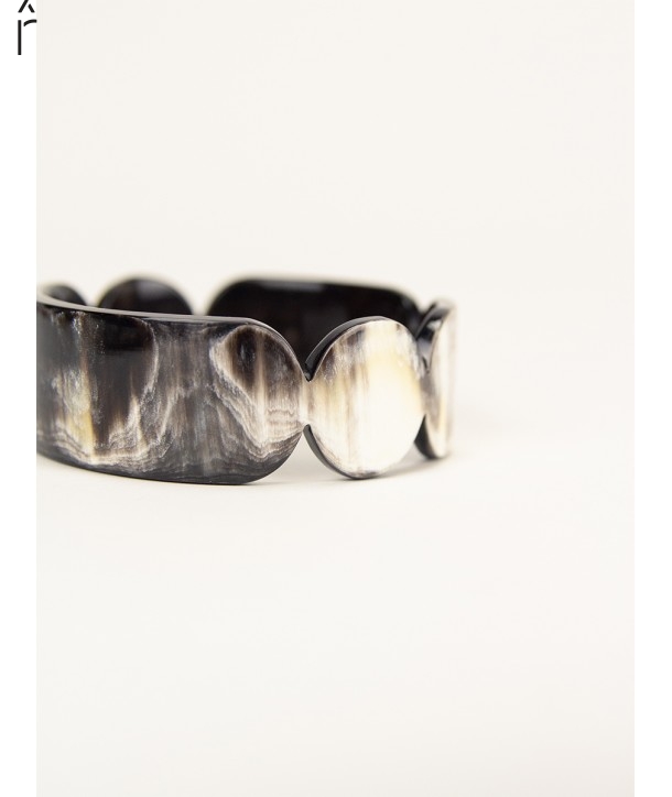 Totem bracelet 25 in black marbled horn