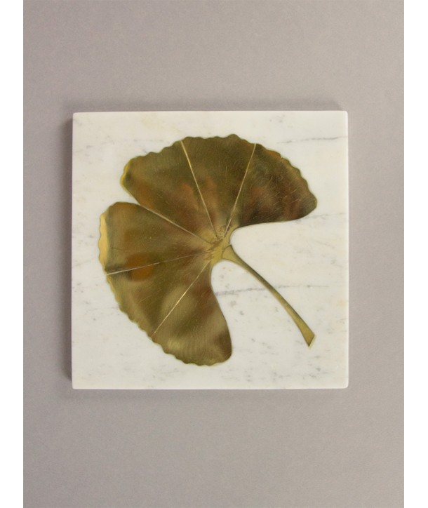 Trivet in white marble with brass ginkgo leaf