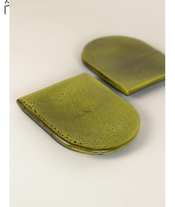 Set of 2 small Hoa Bien green ceramic platters