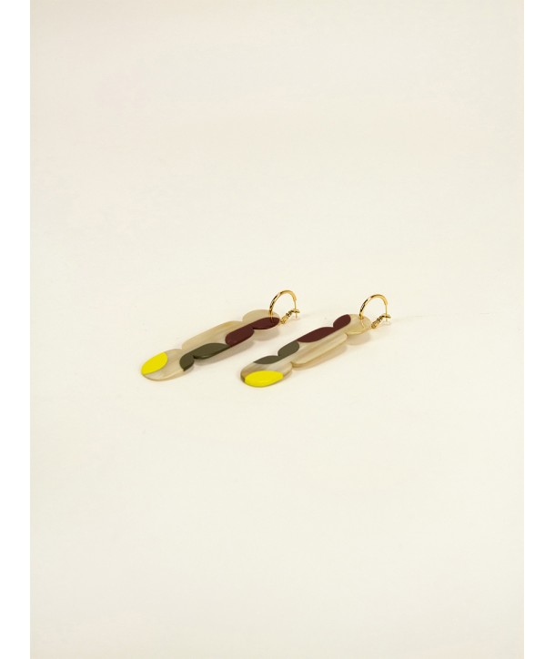 Blond horn and lime lacquer 85 Nymphe hoop earrings.