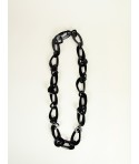 Long necklace with oval rings in black horn