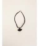 Pendentif médaillon rond nacre blanche, gainage fil coton brun