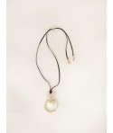 Pendentif Disque en corne blonde et laque ivoire