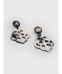 Boucles d'oreilles dentelle à tiges en corne noire africaine