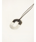 Pendentif anneau oval carré en sabot et laqué moitié argent